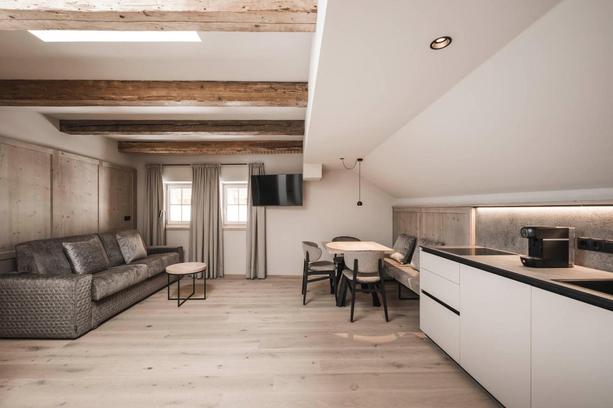 Hofergut Suites & Apartments Riscone Bagian luar foto