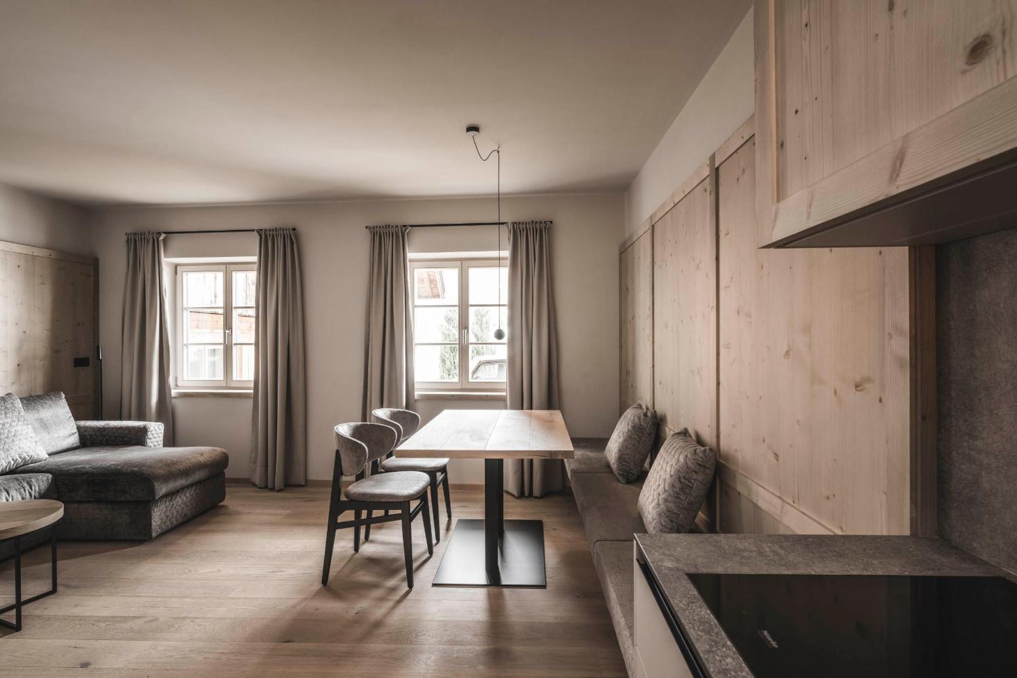 Hofergut Suites & Apartments Riscone Bagian luar foto