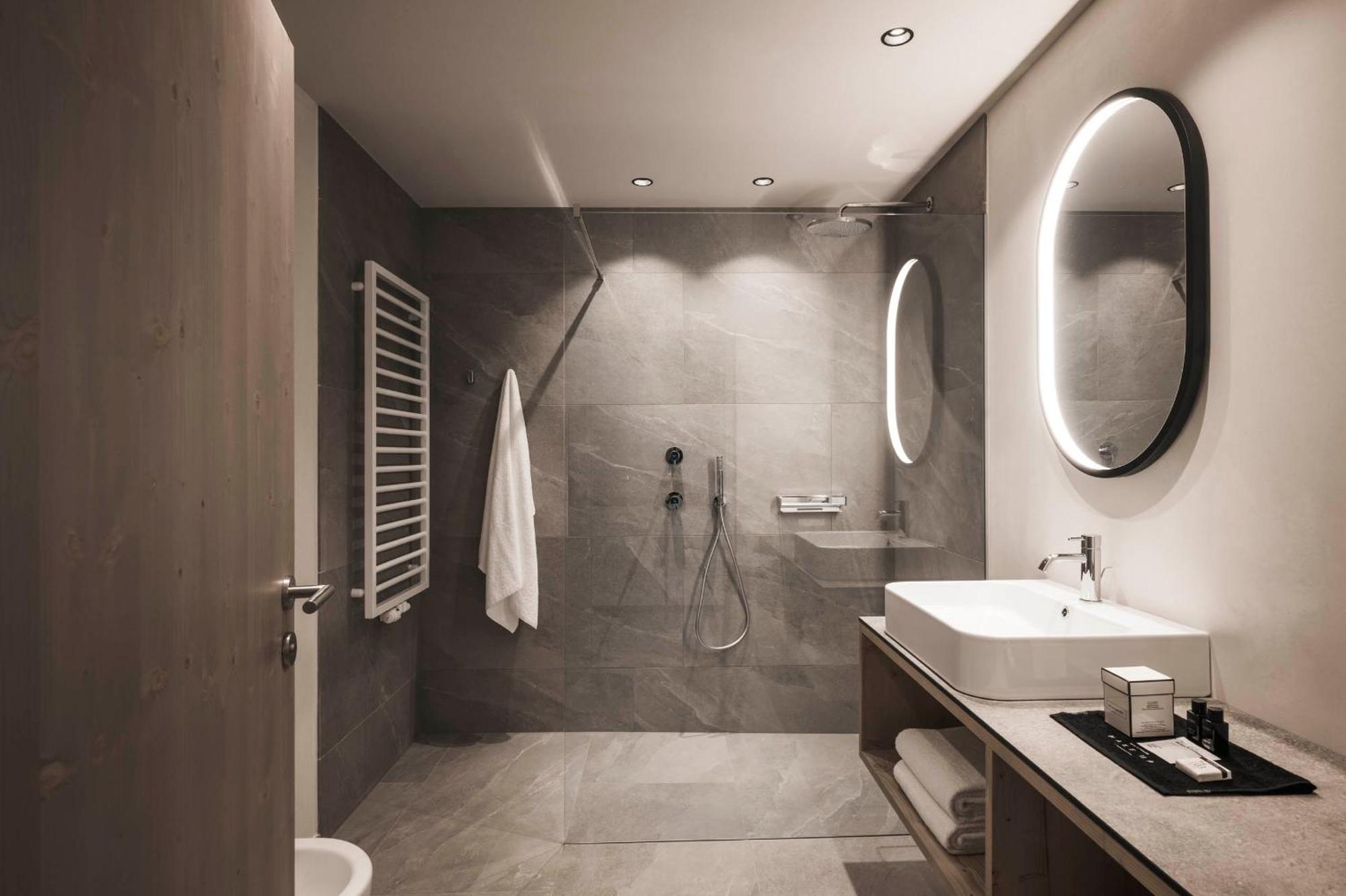 Hofergut Suites & Apartments Riscone Bagian luar foto