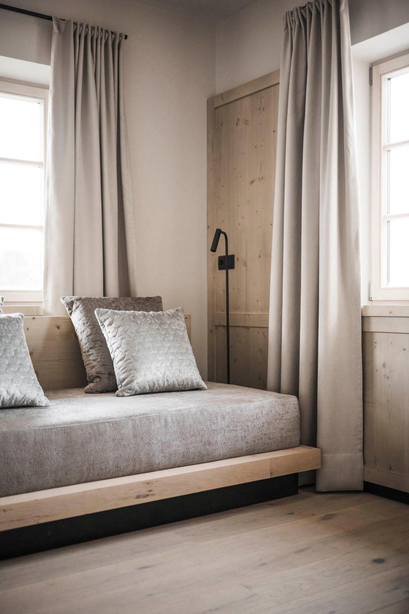 Hofergut Suites & Apartments Riscone Bagian luar foto