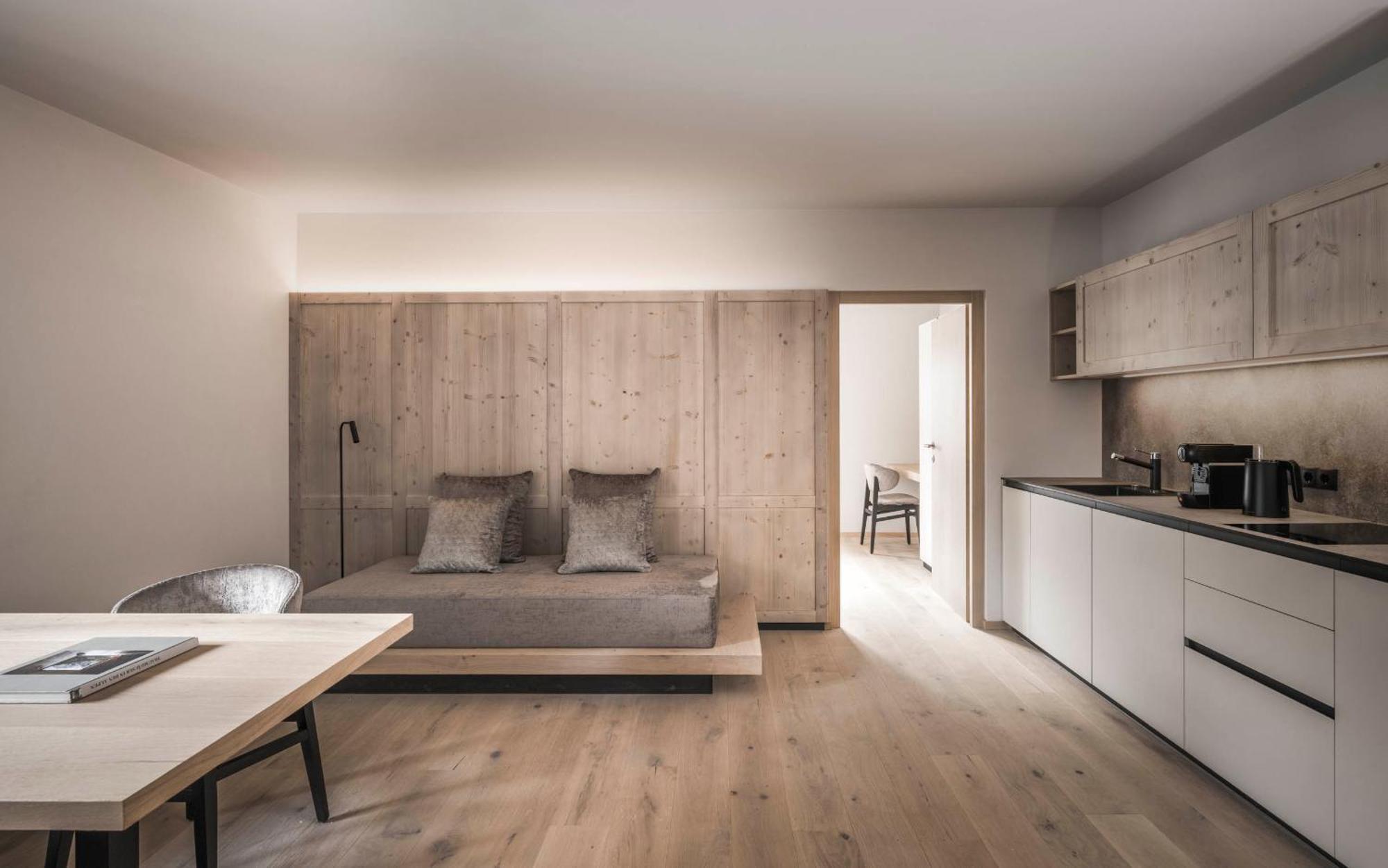 Hofergut Suites & Apartments Riscone Bagian luar foto