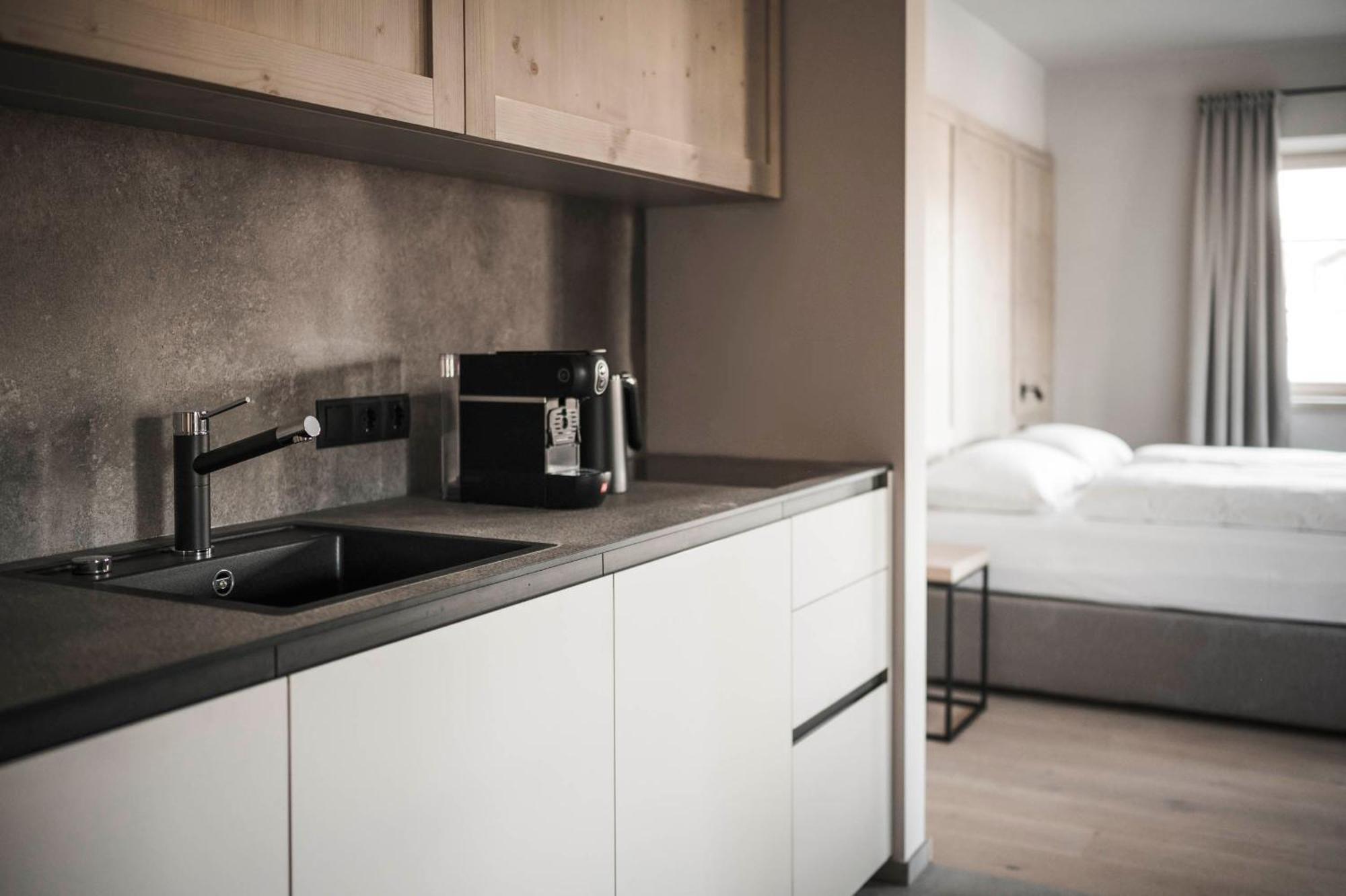 Hofergut Suites & Apartments Riscone Bagian luar foto