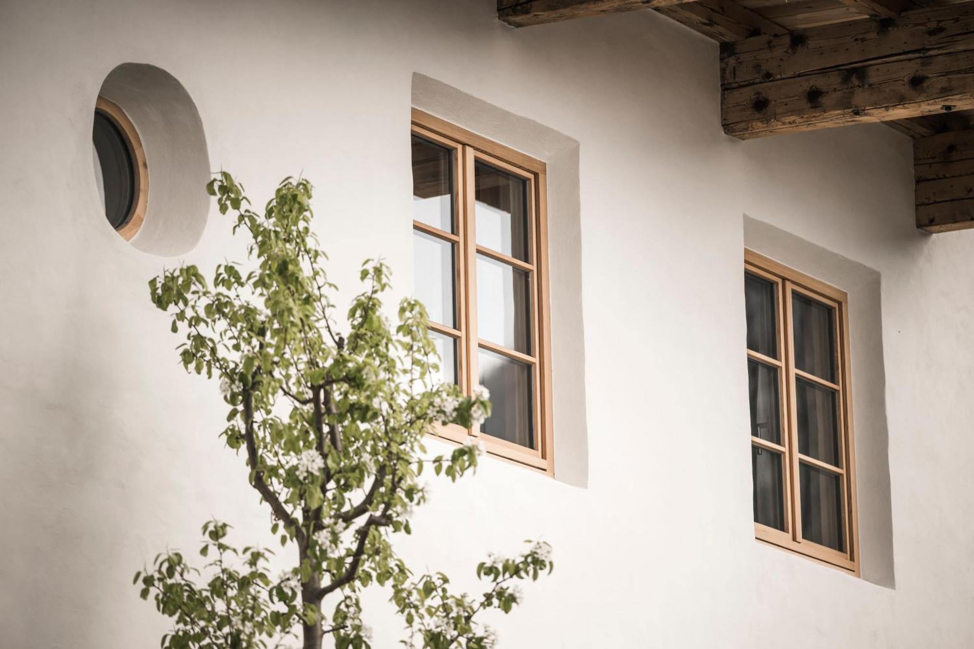 Hofergut Suites & Apartments Riscone Bagian luar foto